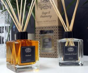 Reed diffuser met pure essentiële geurolie - Petitgrain & Rosewood